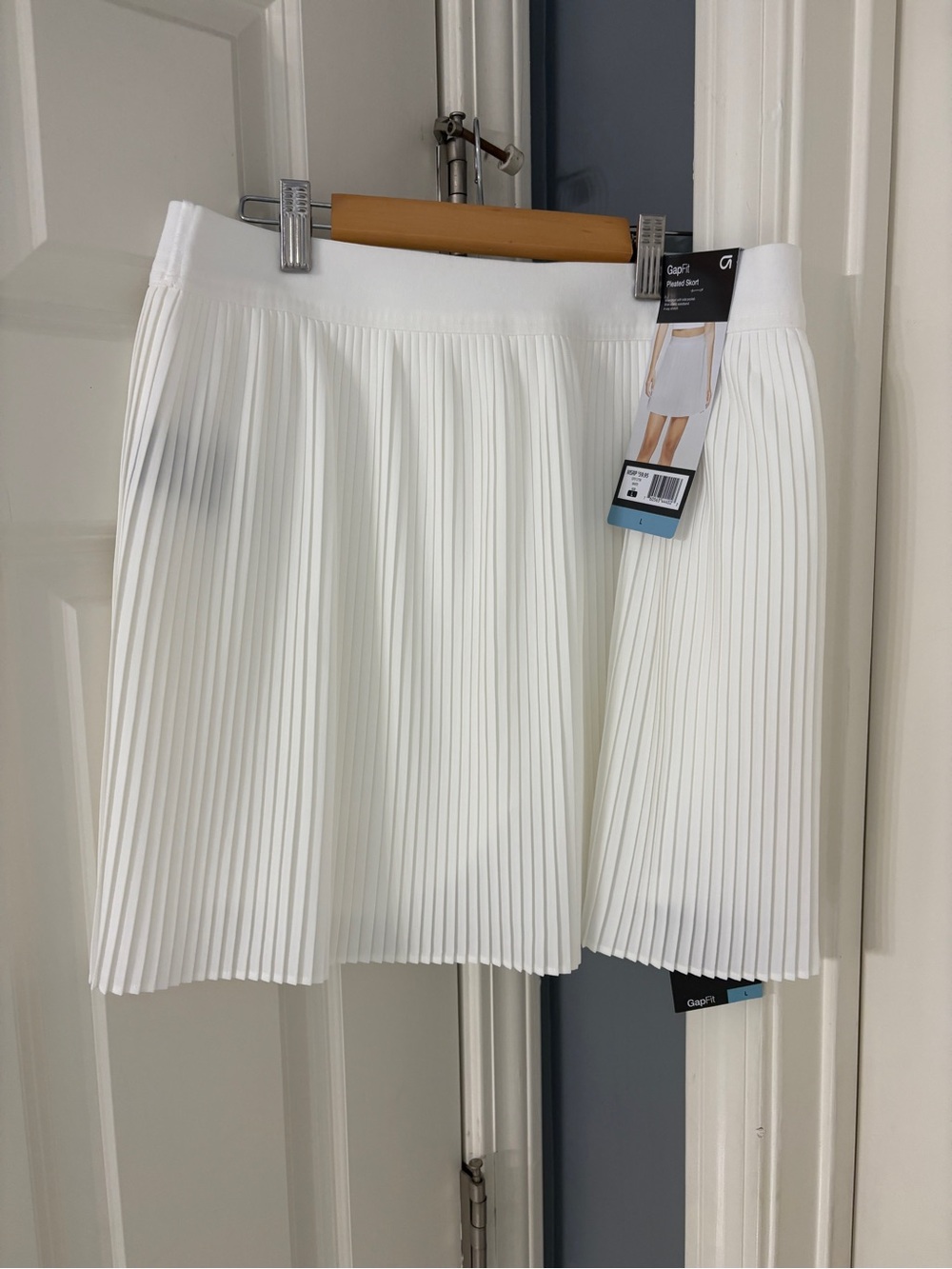 GAP White Pleated Skort